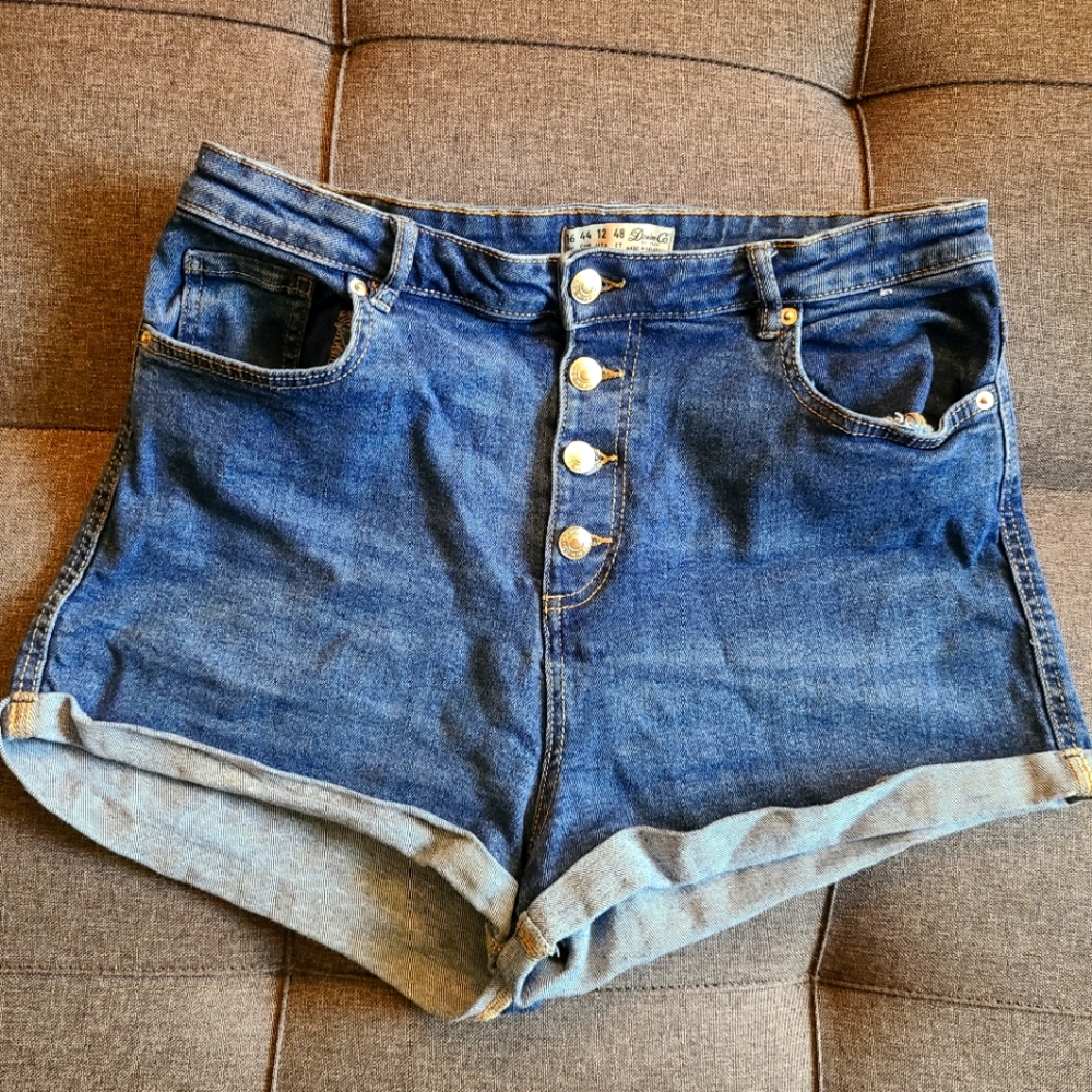 High waisted button jeans shorts